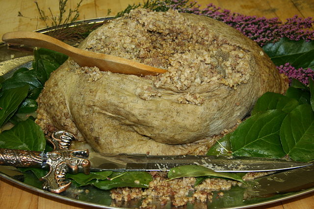Including delicious, delicious haggis. (Photo: Jonathunder/wikimedia)