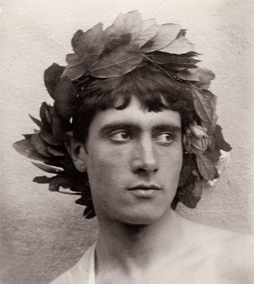 A laurel wreath.