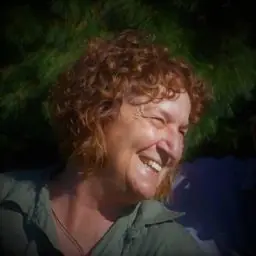 Rowena R